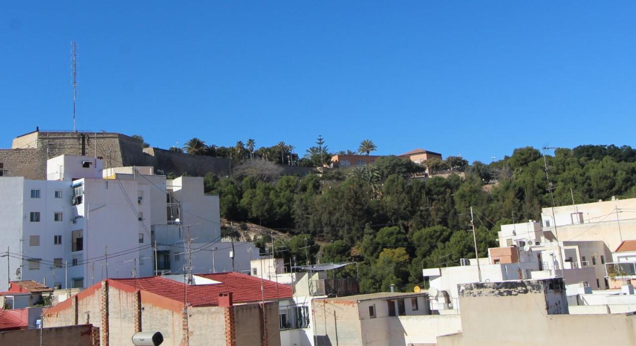 Atico Loft De Lujo Con Terraza Espectacular Y Vista A Los 2 Castillos Apartment Alicante Bagian luar foto
